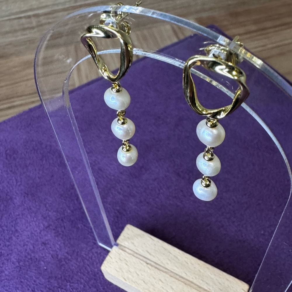 Pandora Gold and Pearl Dangle Earrings - Picture 3 of 6